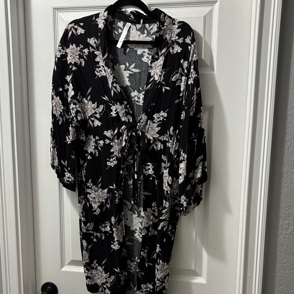 Spiritual Gangster Floral Black and White Robe